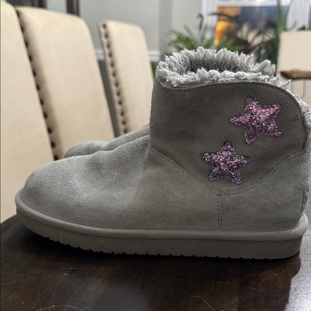 Koolaburra Gray Ankle Boots with Purple Star Accents